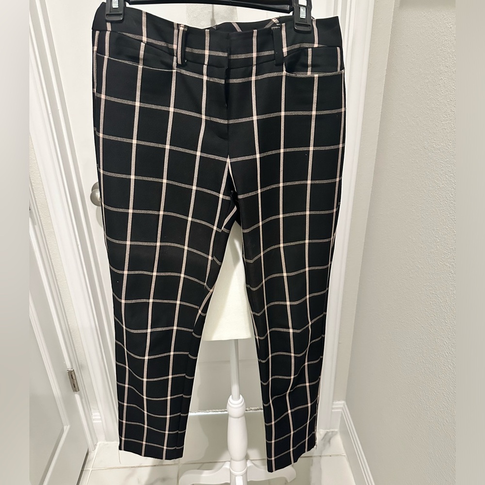 7th Avenue Cropped Black and Pink Pants.